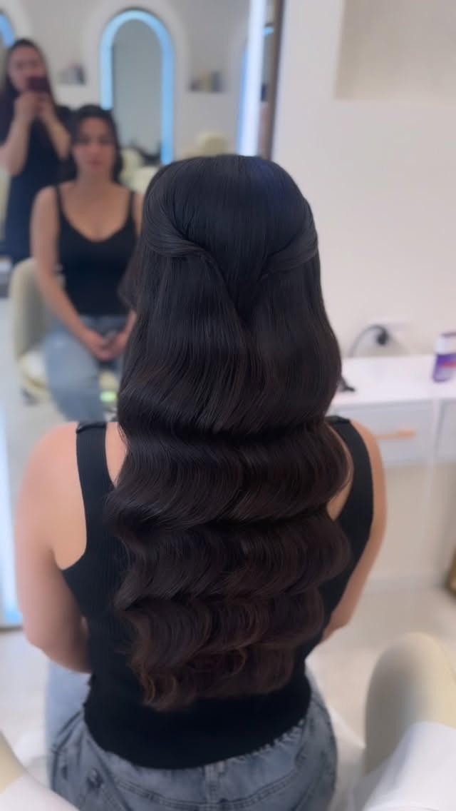 Hollywood waves: Her signature hair