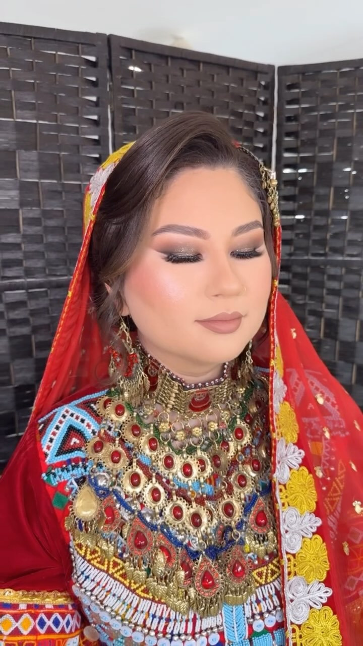 Henna night: Warm tones, softer glam